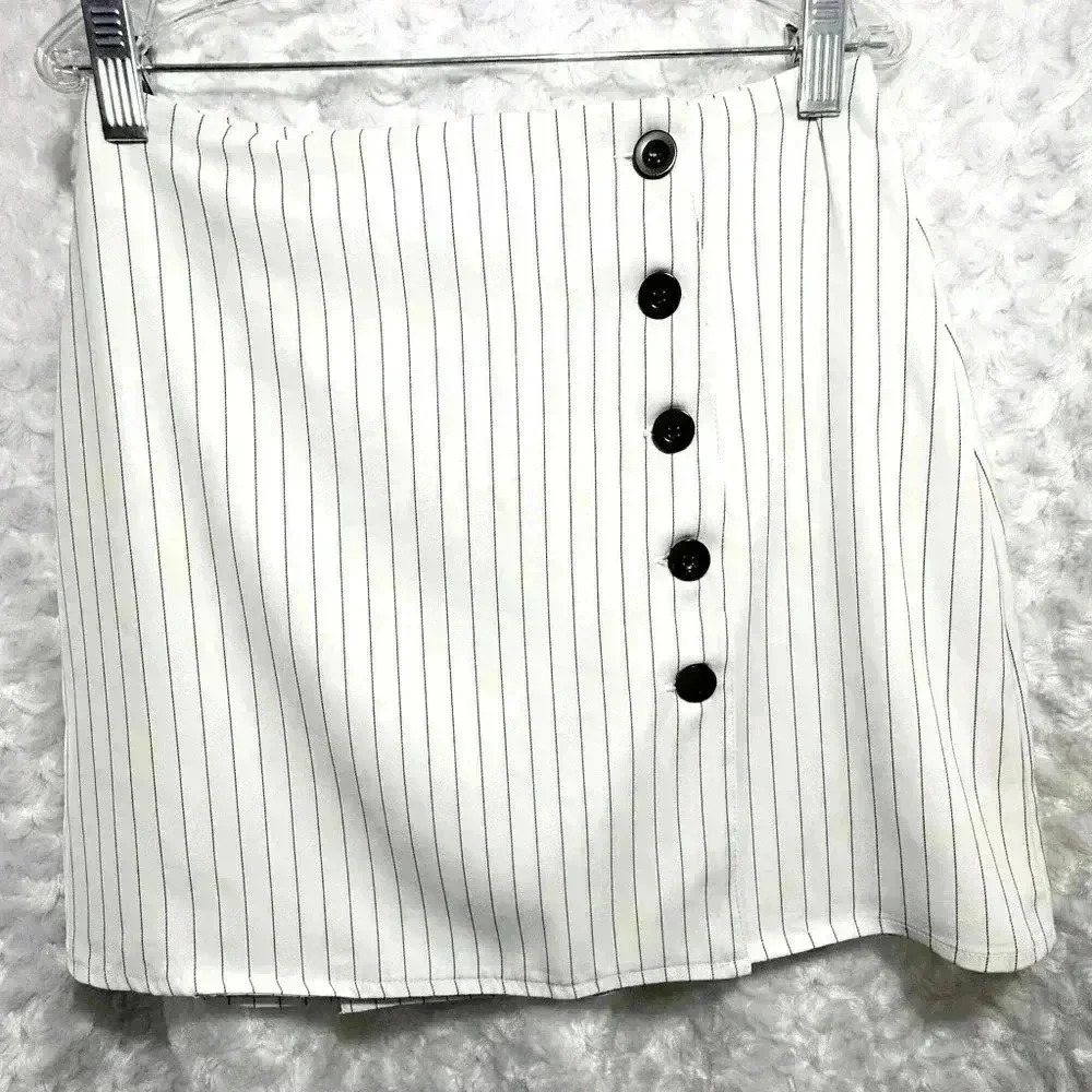 Forever 21 Womens Size S Black & White Striped Fold Over Mini Skirt